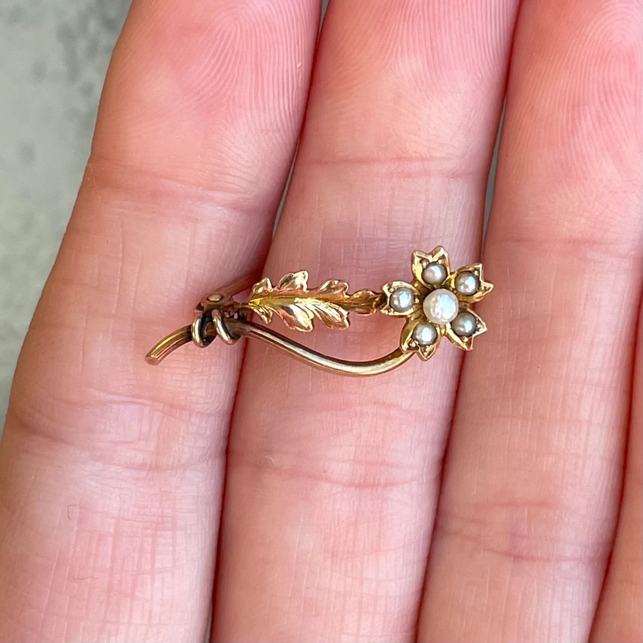 10K Gold Pearl Forget Me Not Flower Brooch