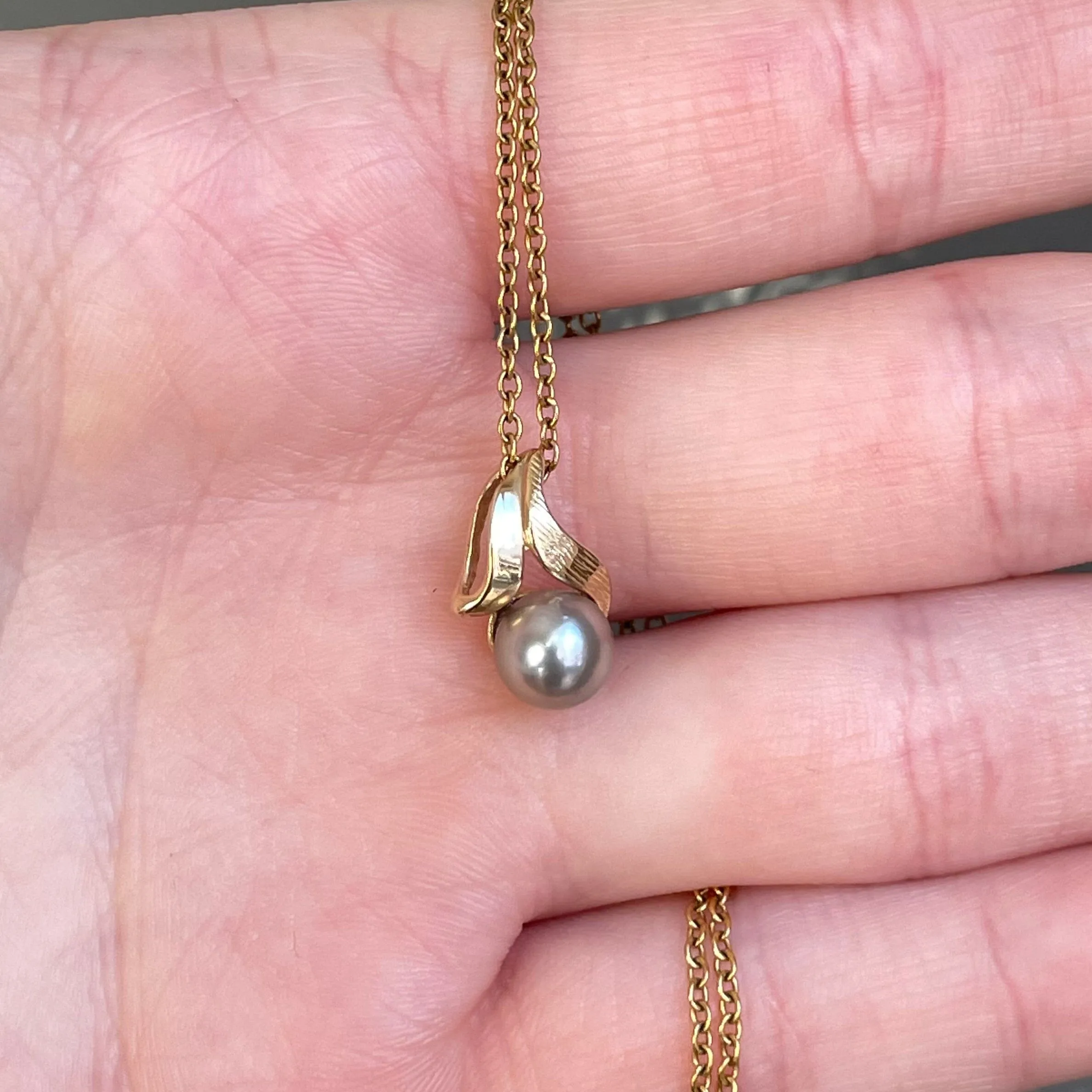 14K Gold Gray Pearl Pendant Necklace