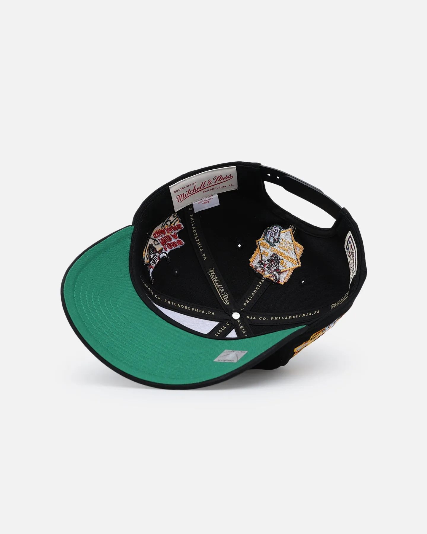 Mitchell & Ness Chicago Bulls Six Time World Champs Black