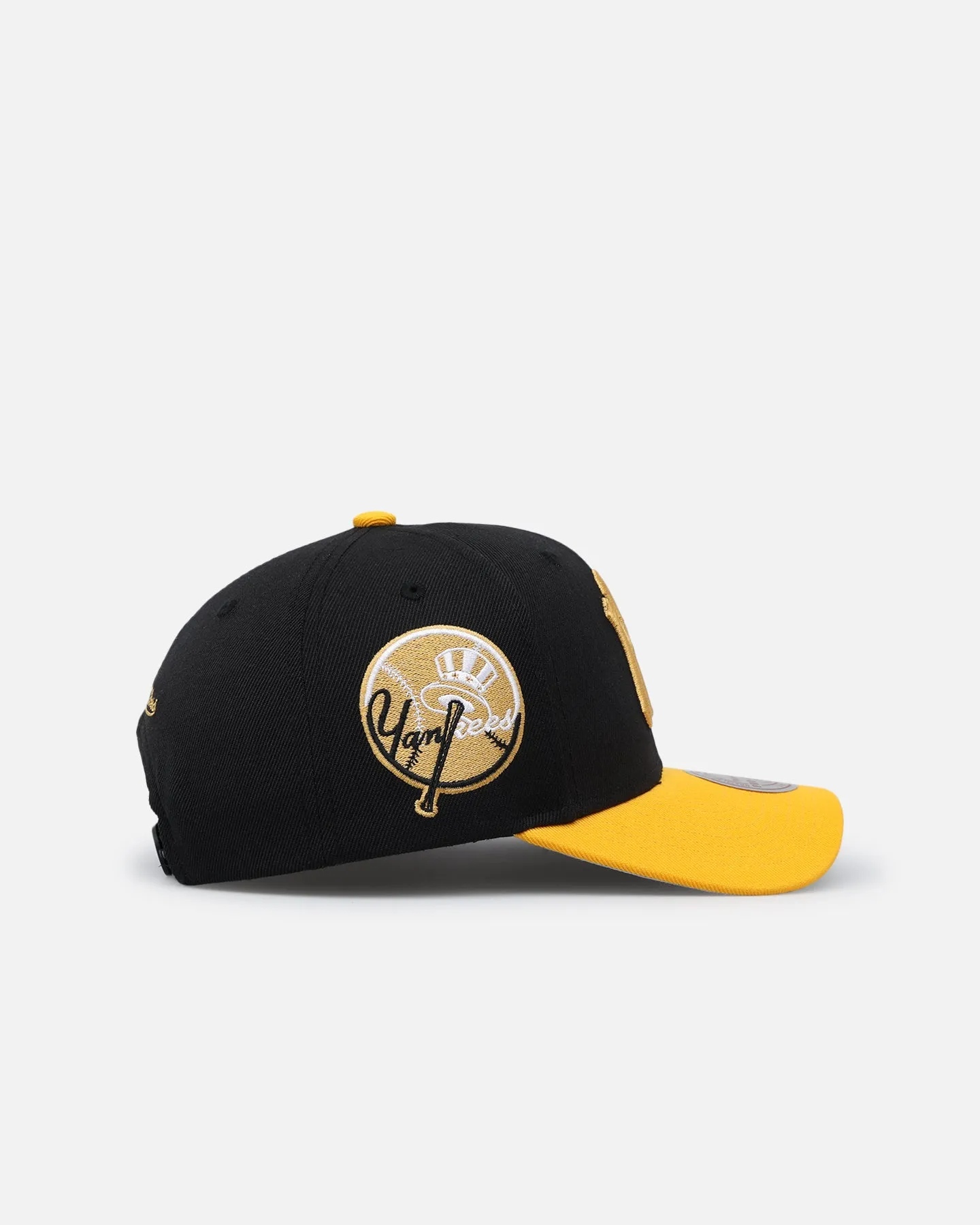 Mitchell & Ness New York Yankees Enter The Dragon Pro Crown Snapback Black/Ochre